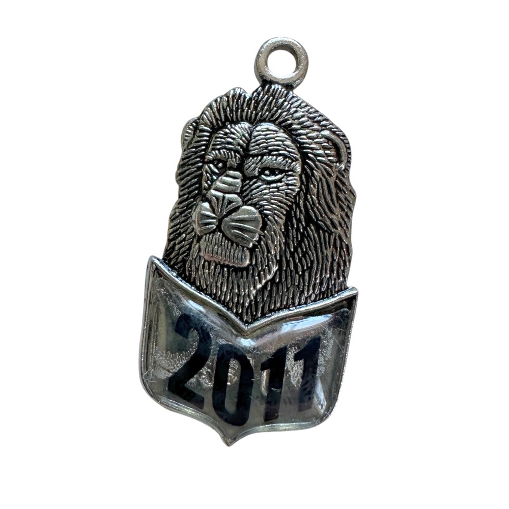 Jostens 2011 Graduation Lion Head Pendant Charm Silver Tone Taiwan